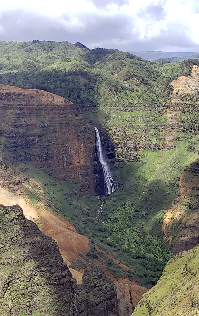 Hiking Canyon Trail to Waipo'o Falls