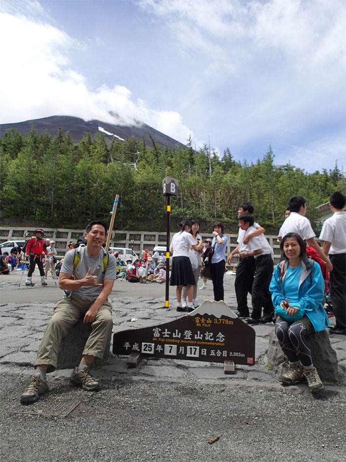 Sliding down from the Mt. Fuji summit to the 8th station!