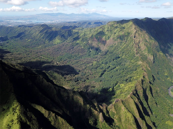 Hiking Pali Lookout to Likelike Highway