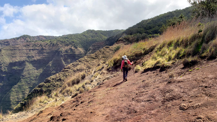 Nualolo Cliffs Trail