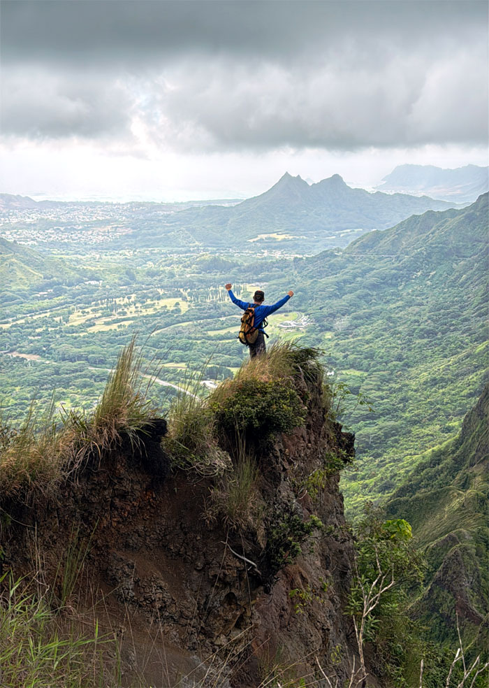 Hiking Kalihi Saddle (Powerlines) to Kaho’omoe’ihikapulani (Tripler)