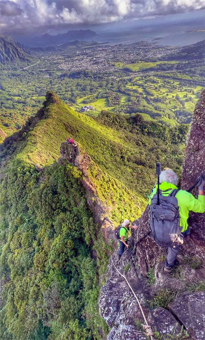 Hiking Pali Notches to Chimney
